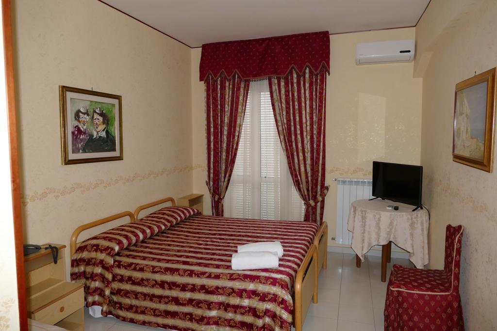 Hotel L'Ulivo Mirabella Eclano Exterior foto